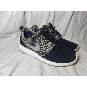 Nike Roshe Run Womens Shoes Sneakers Athletic 599432-003 Black White Size 7.5